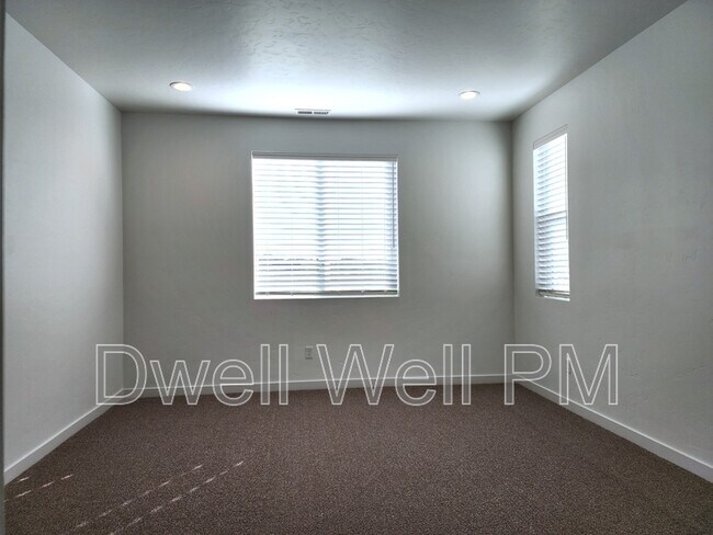 Building Photo - 350 N Lagrasse Ln