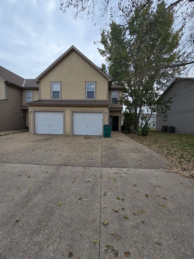 Primary Photo - 3 bedroom duplex
