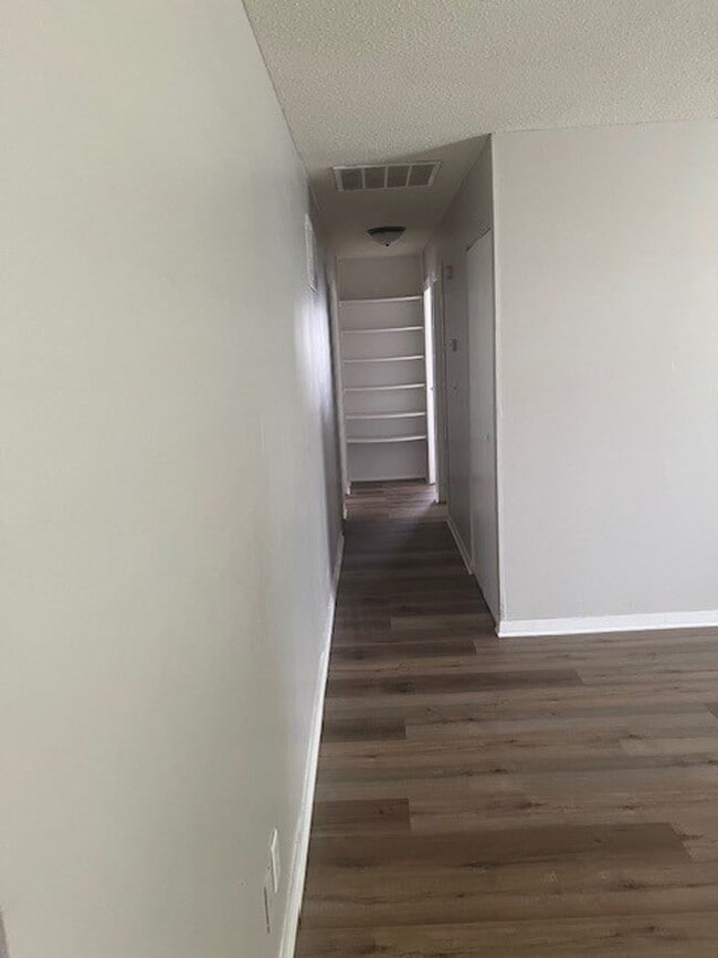 Building Photo - 3 Bedroom Ranch