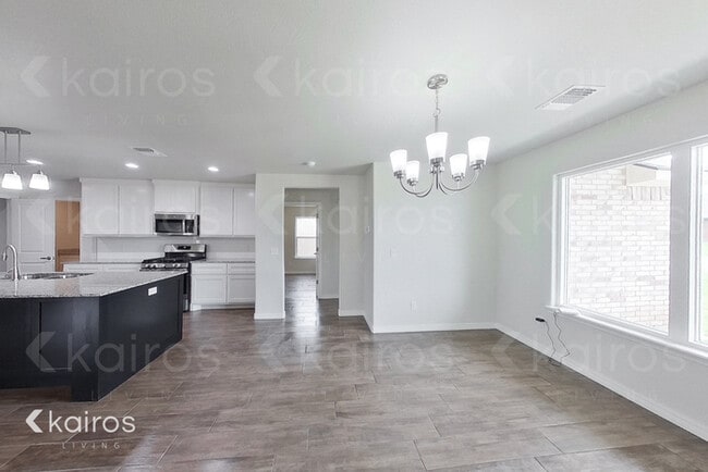 Building Photo - 2702 Daytona Ave