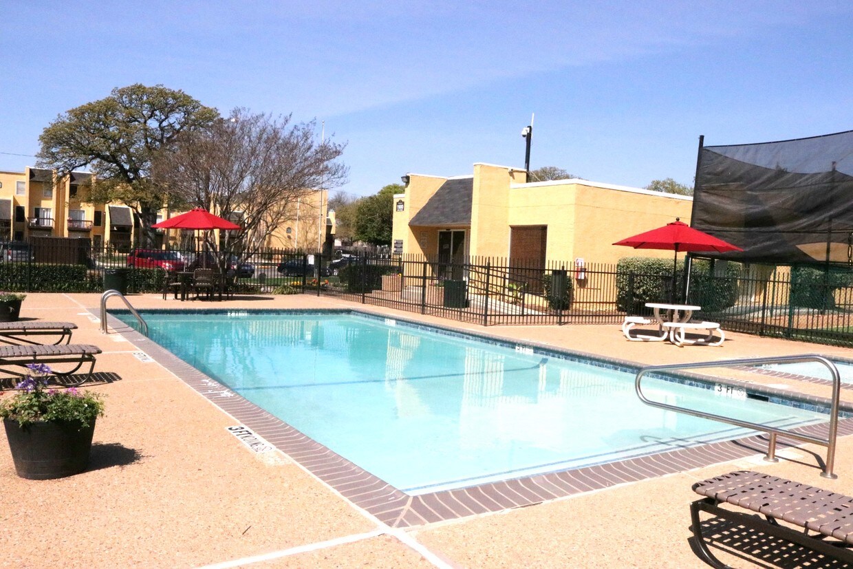 Village at the Crossroads Apartments Irving, TX