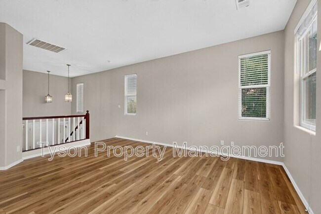 Foto del edificio - 10912 Dream Weaver Dr NW