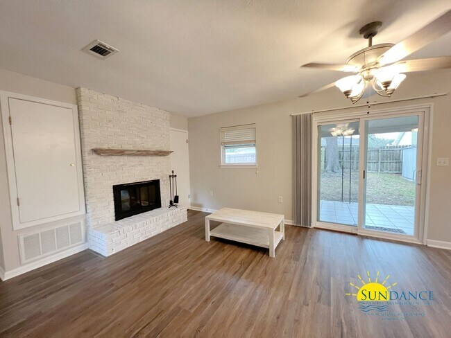 Foto del edificio - Great 3 Bedroom Home Close to Both Bases