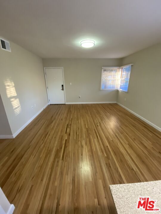 Building Photo - 1012 Elkgrove Ave