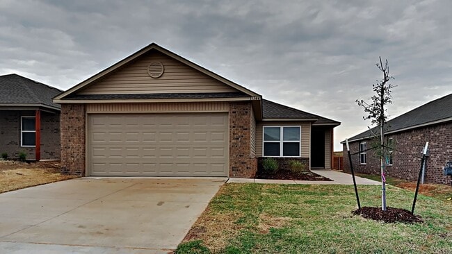 Building Photo - A Very Nice 3 Bedroom 2 Bath Home in Yukon Schools