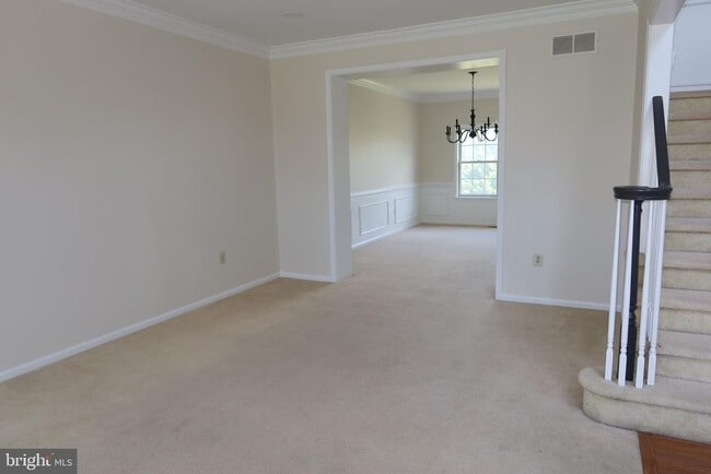 Building Photo - 1631 W Thistle Dr