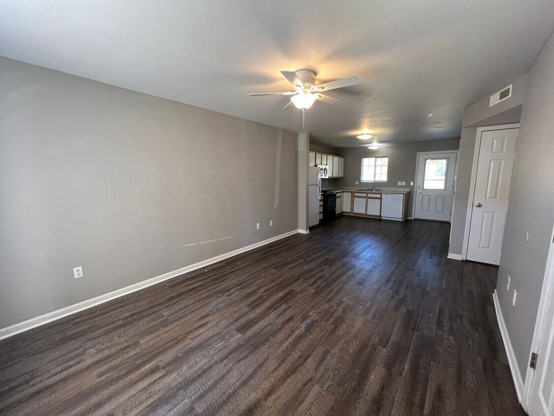 Primary Photo - VE 119 Estate Ln #4