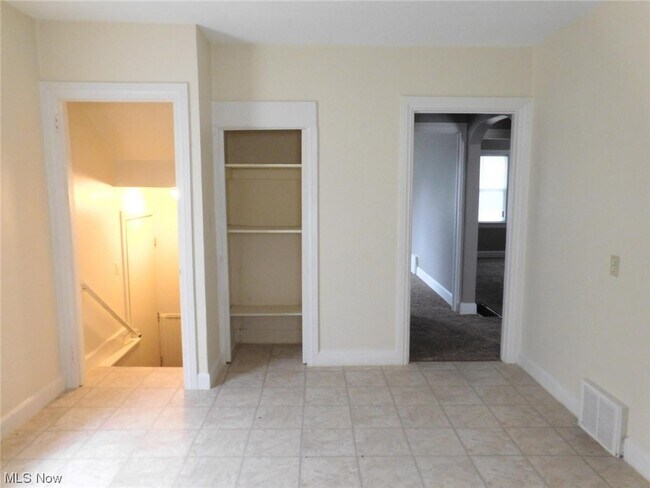 Building Photo - 2729 Tampa Ave
