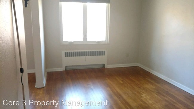 Building Photo - 308 Davis Ave