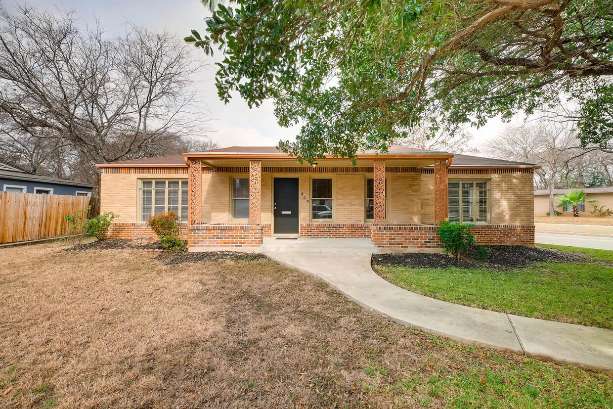 Primary Photo - Lovely 4 BR / 3 Bath in Historic Monticell...
