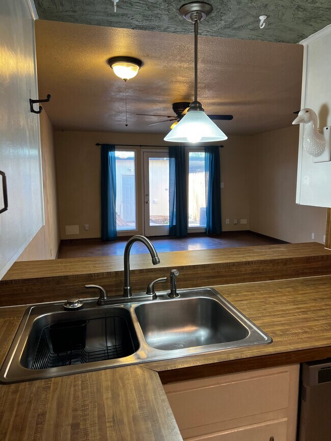 Building Photo - 3218 Villa Plz