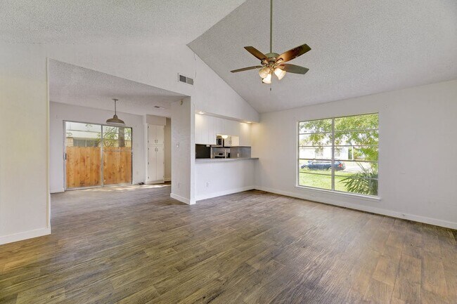 Foto del edificio - 10505 Little Pebble Dr