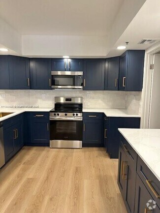 Building Photo - 201 Crandon Blvd