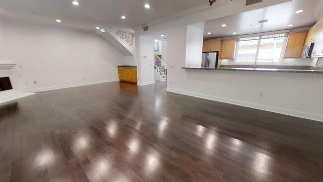Building Photo - 1032 3rd St