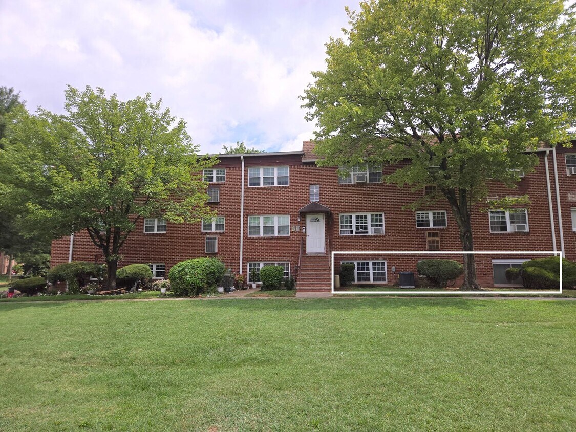Primary Photo - Updated, freshly painted and spacious gard...