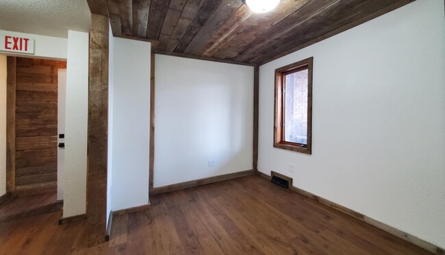 Building Photo - 1033 Park St