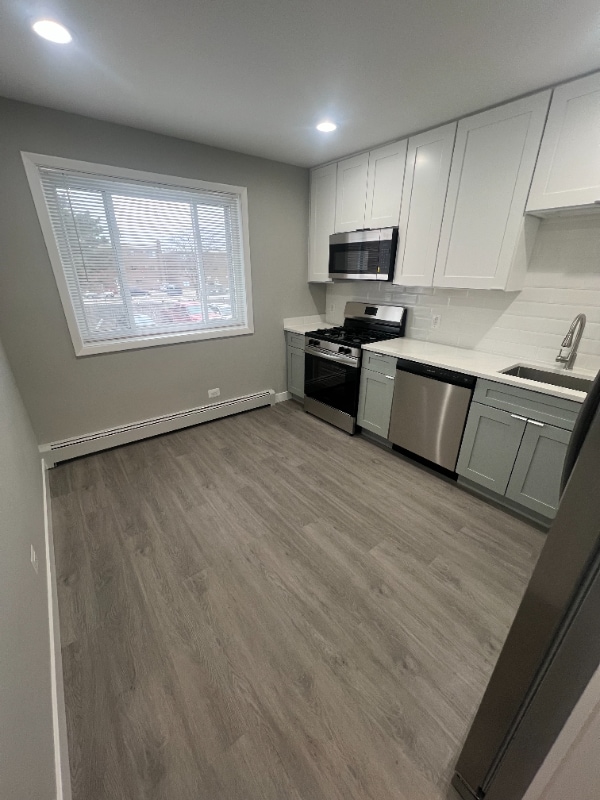 Building Photo - 10457 Dearlove Rd