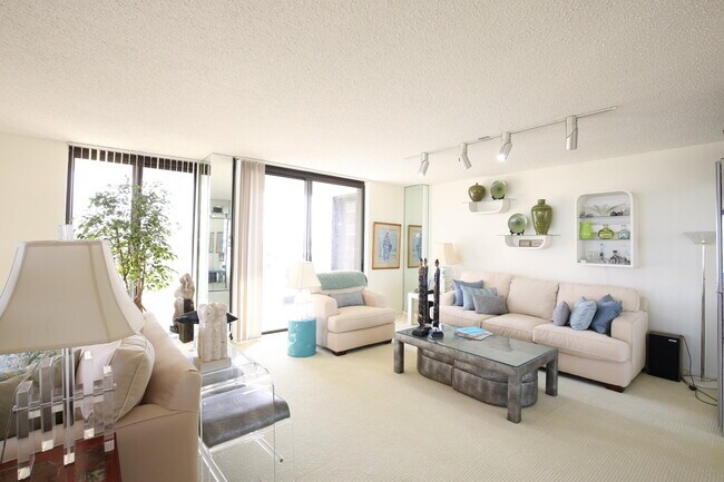 Building Photo - 3300 S Ocean Blvd