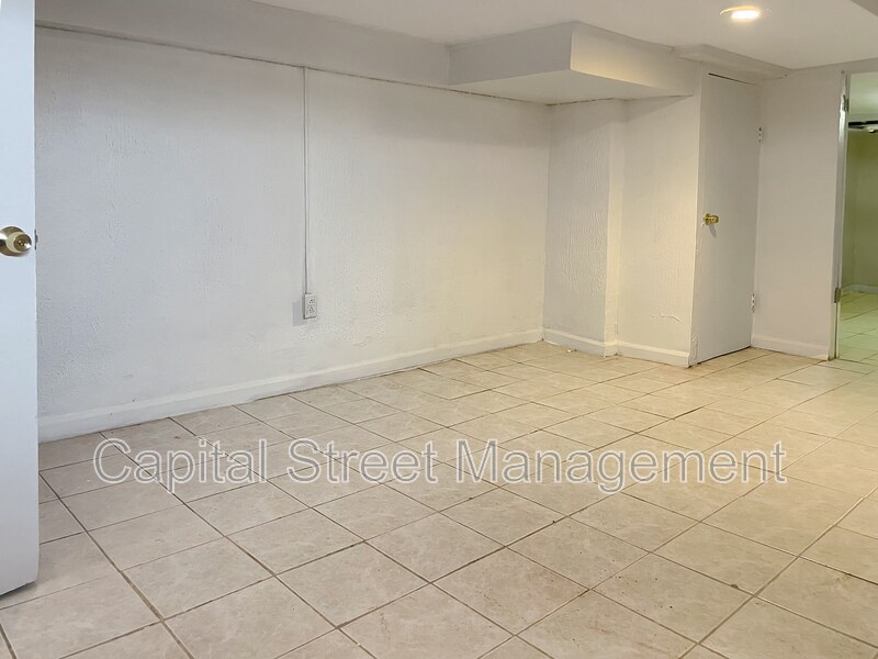 Foto del edificio - 72 1/2 Summer Ave - 1A