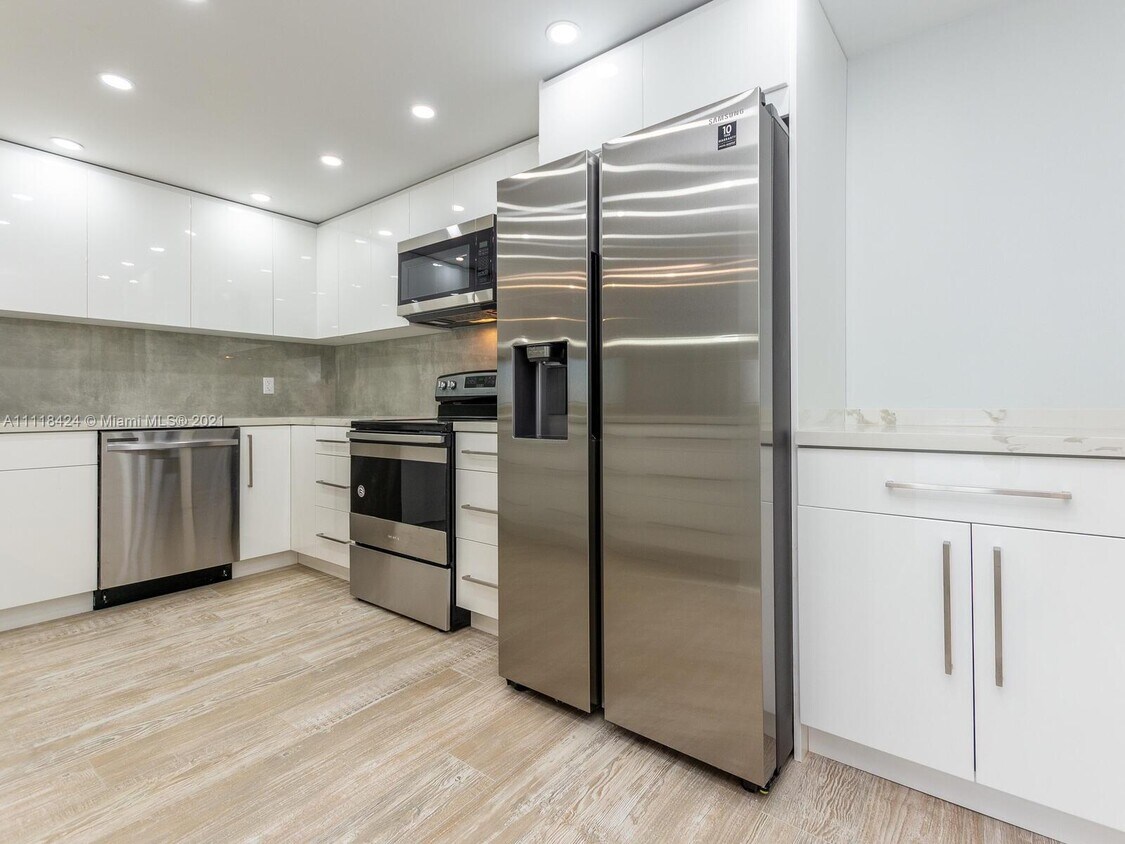 Primary Photo - 2500 Parkview Dr
