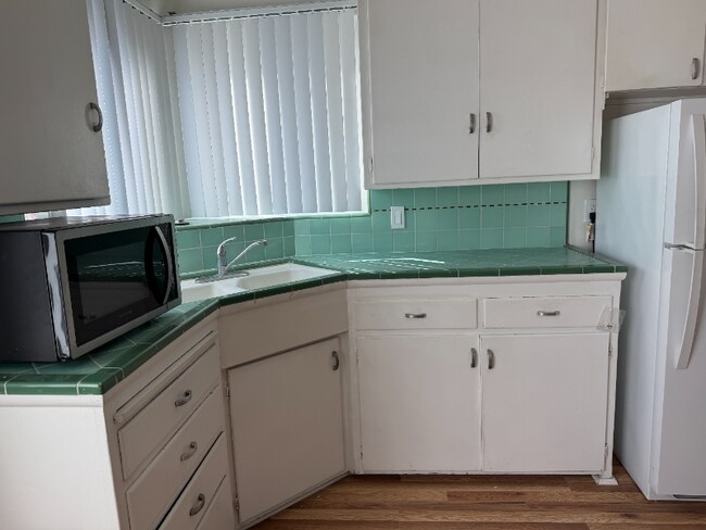 Foto del edificio - 128 W Rosslynn Ave