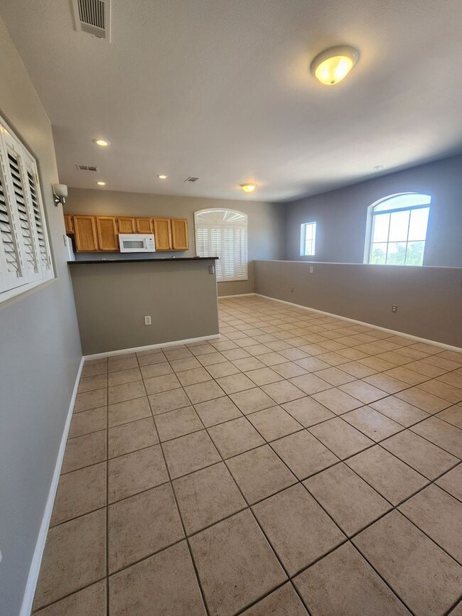 Building Photo - A fabulous 2 Bedroom + A Den in Summerlin
