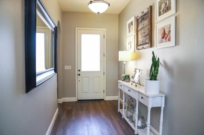 Foto del edificio - Single Family Home