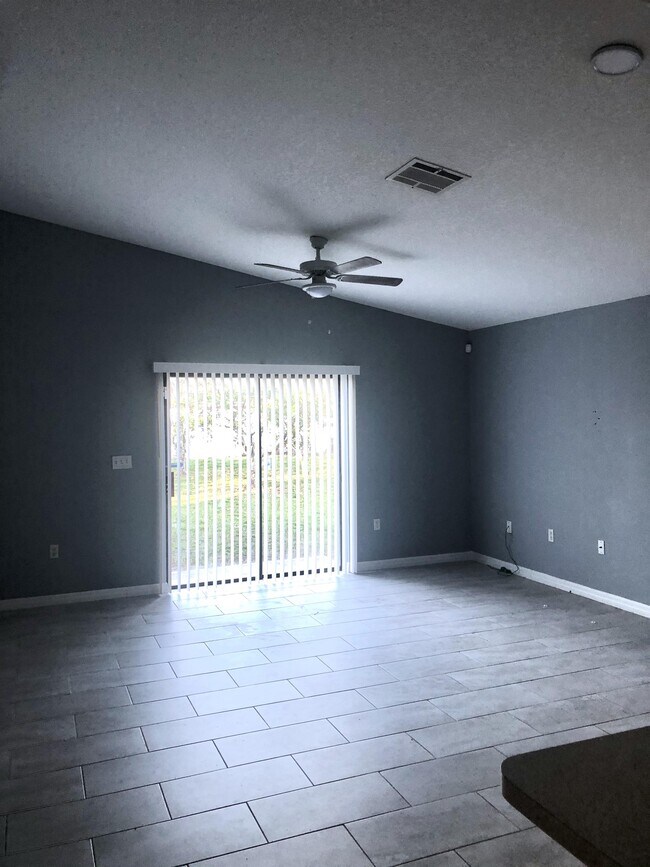 Building Photo - 817 Mendoza Dr