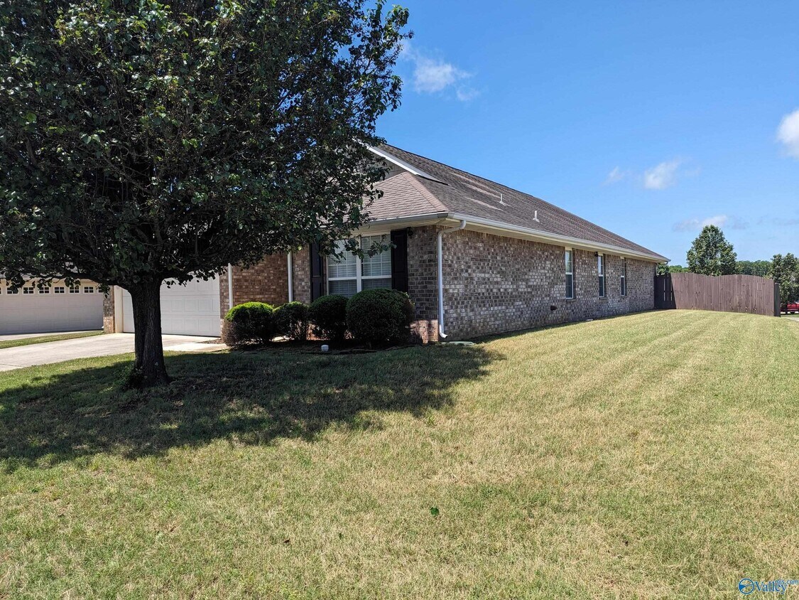 Building Photo - 2506 Marjorie Ln SW