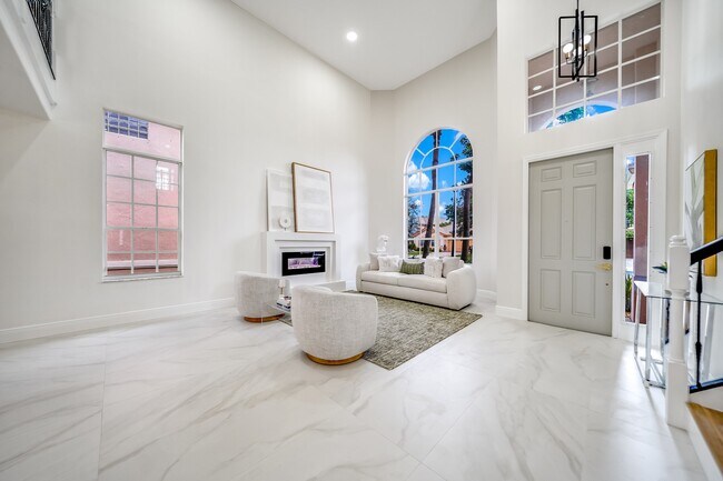 Foto del edificio - 1648 W Classical Blvd
