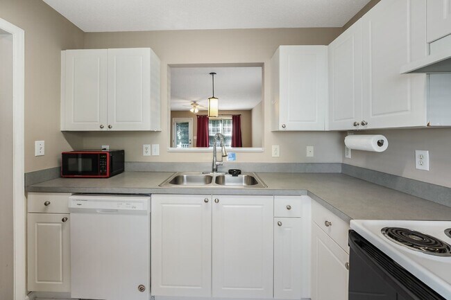 Building Photo - 2432 Bay Harbor Dr