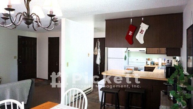 Foto del edificio - Well Kept 2-Bedroom Upstairs Duplex in Eas...