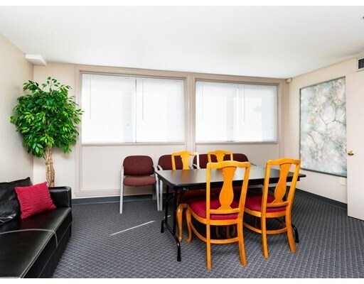 Foto del edificio - 1933 Commonwealth Ave