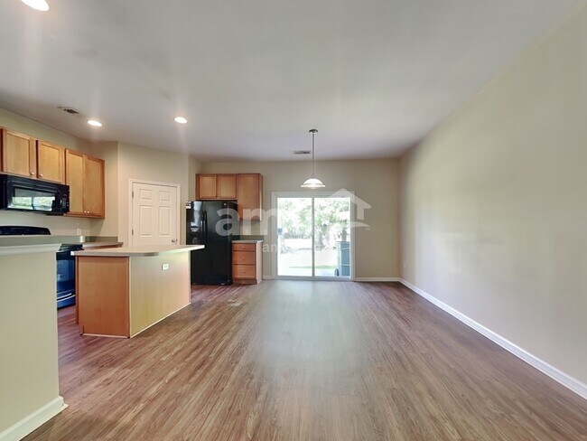 Building Photo - 8029 Hyannis Ct