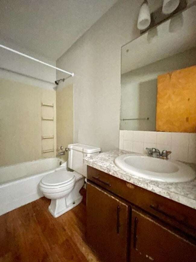 Building Photo - m1081