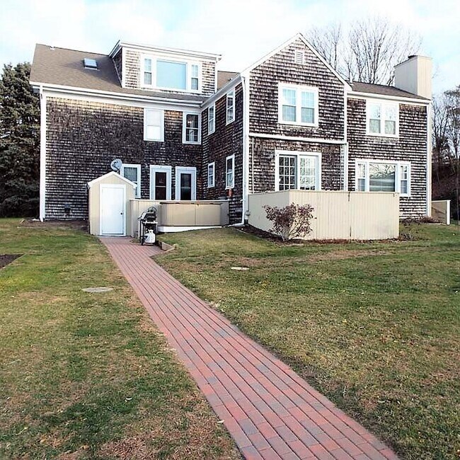 12 Statue Way Unit 1, Portsmouth, RI 02871 Room for Rent in