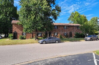 Building Photo - 1202 E Walford Dr