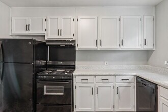 Building Photo - Park Square