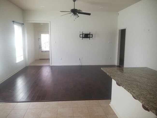 Building Photo - 510 Greenwich Dr