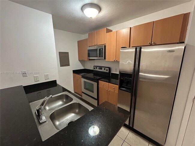 Foto del edificio - 1725 Palm Cove Blvd