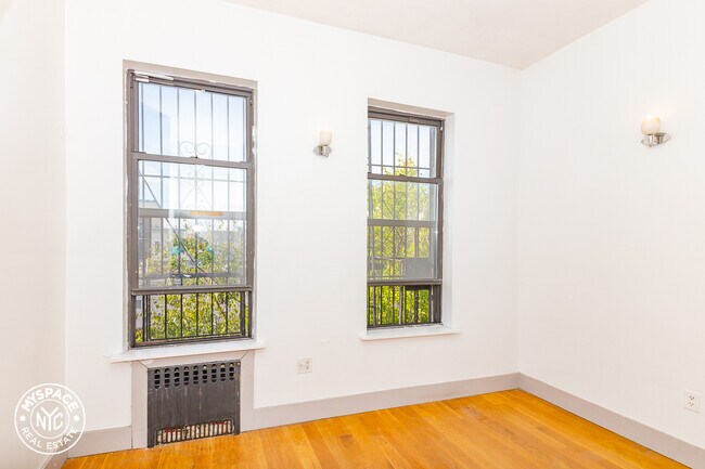 Foto del edificio - 233 Jefferson St