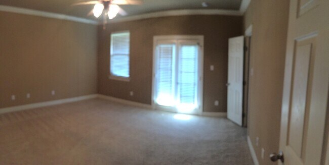 Foto del edificio - Gated Townhome Close to LSU, LSU bus route...