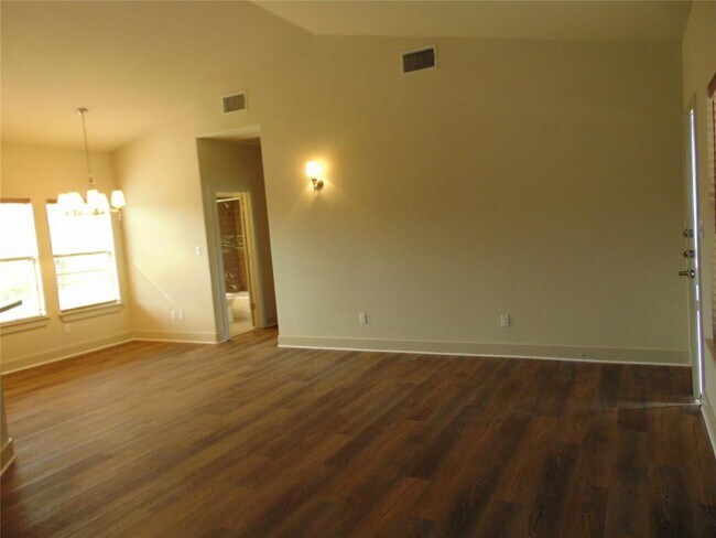 Building Photo - 110 Chestnut Ridge