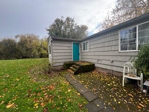 Building Photo - 4718-4720 SW Luradel St