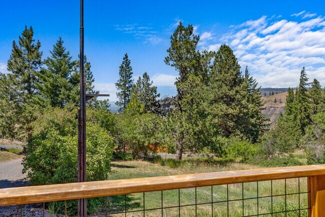Foto del edificio - 250 Morrison Canyon Ln