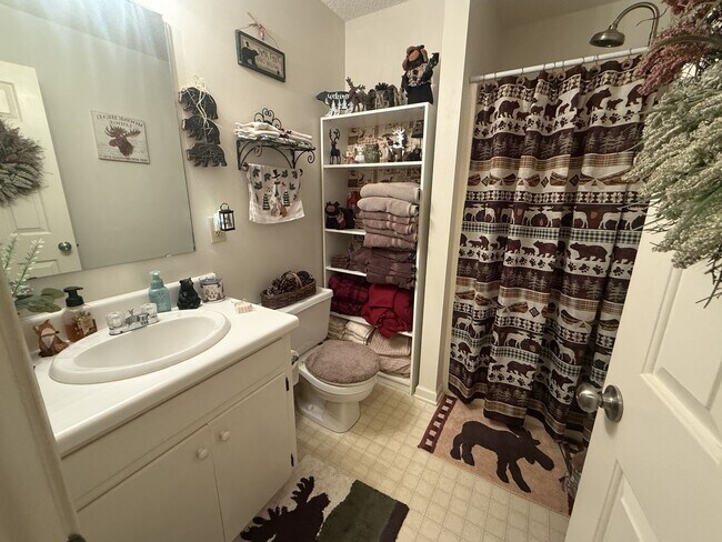 Building Photo - 251 Micasa Dr