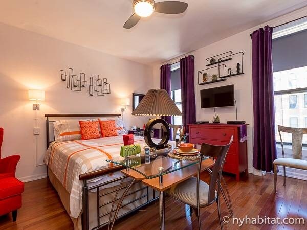 Queen size Bed - 517 Manhattan Ave