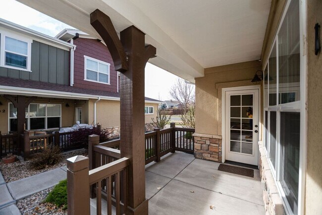 Foto del edificio - 5851 Dripping Rock Ln