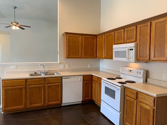 Foto del edificio - Townhome for rent