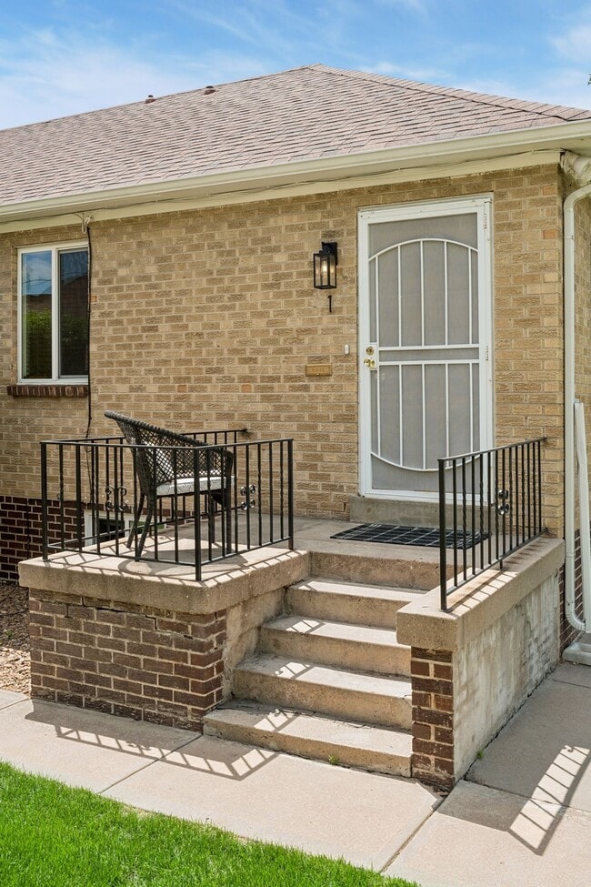 Building Photo - 1600 Winona Ct